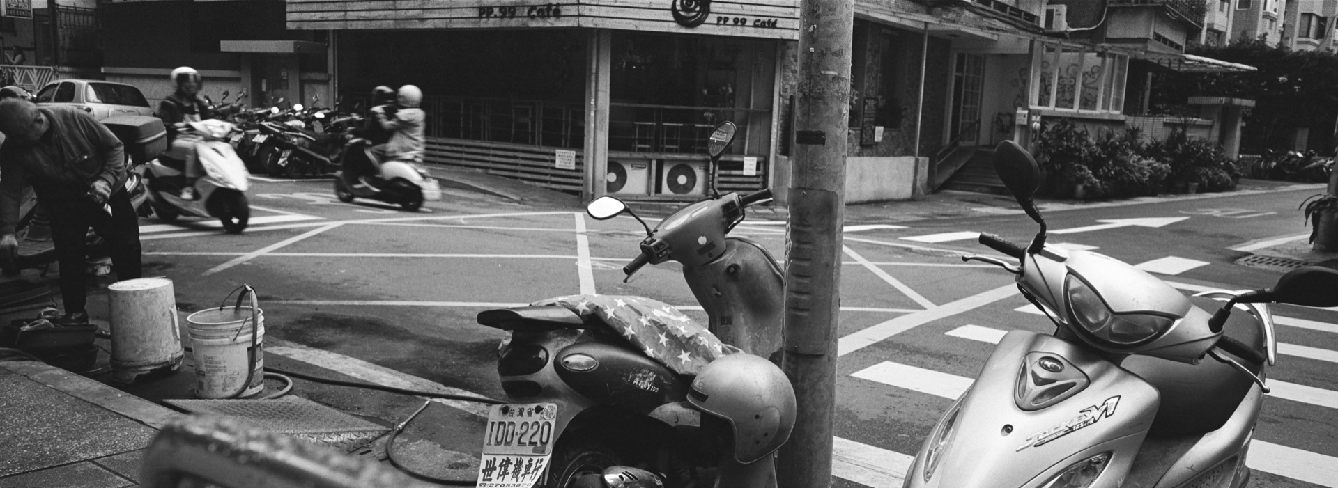 Scooters in Taipei 11