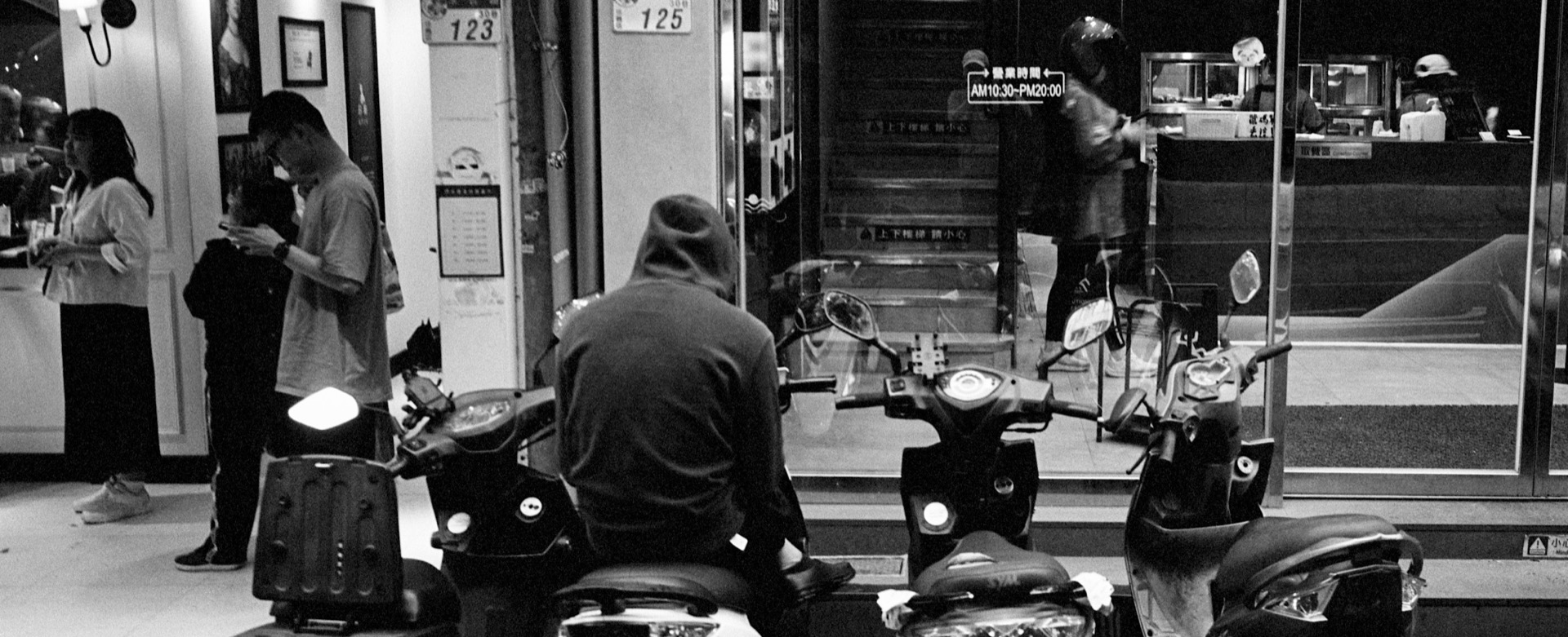 Scooters in Taipei 24